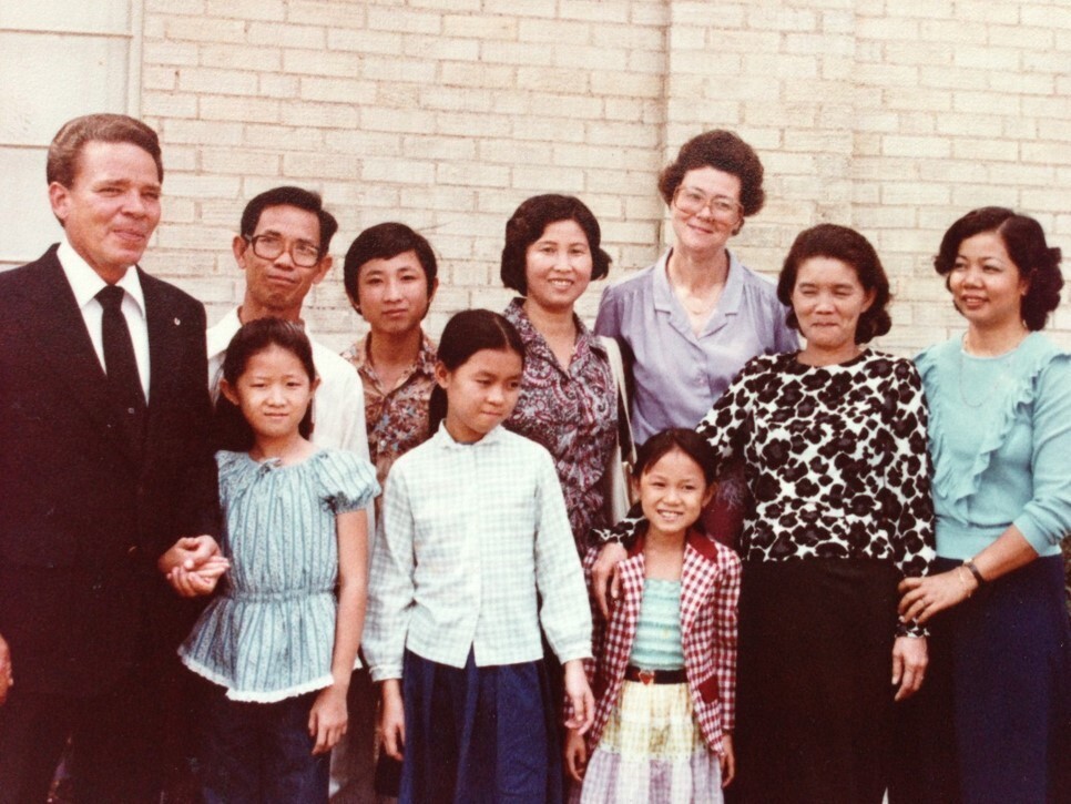 Thear_Sy_Suzuki_with_family1981_96bac.jpg